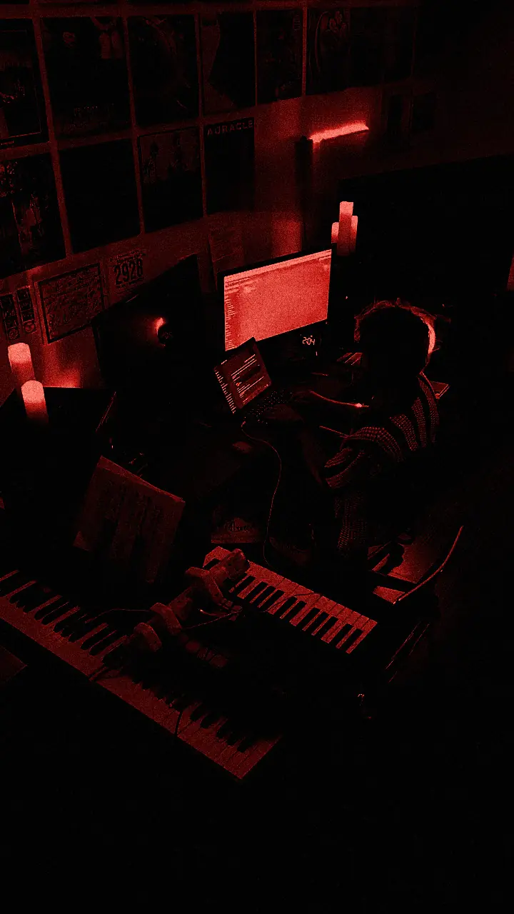 The keys and desk, the Second State star on the monitor.